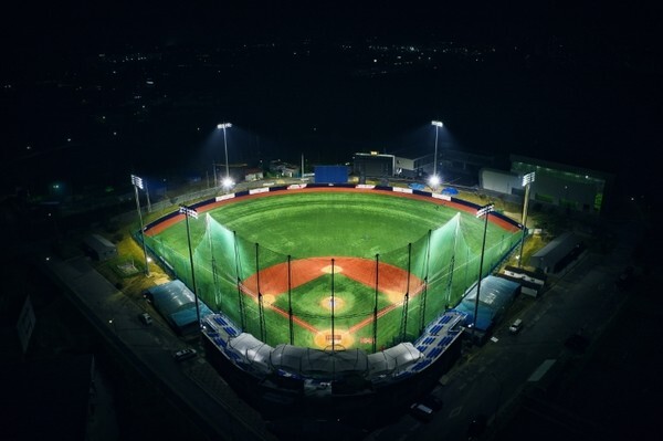 익산 야구장이 LDE 조명탑 점등식을 개최했다.