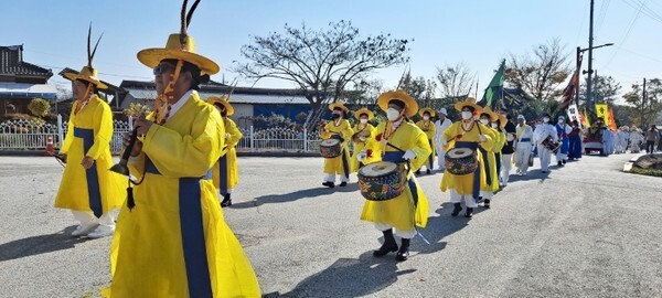 지난 13일 익산시 함라면 행정복지센터 일원에서 제6회 함열현감 순력 행차 재현 행사가 펼쳐졌다.