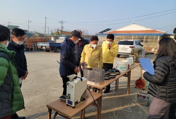 강임준 군산시장이 공공비축미곡 매입현장을 방문해 농업인들을 격려했다.