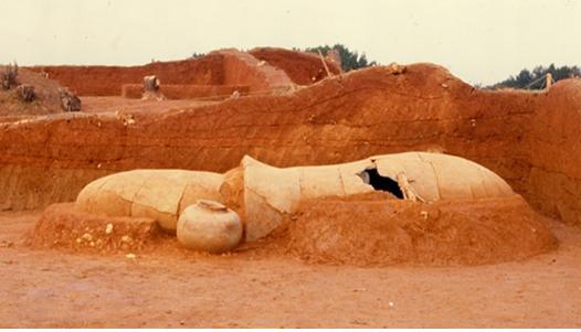 영암 내동리 옹관 출토상태.