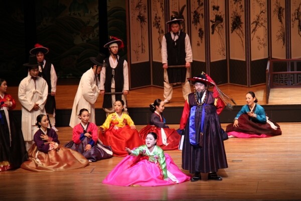 전라북도도립국악원 단막창극 '기생점고' 공연 모습.