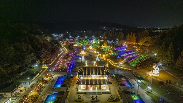 이달 28일까지 익산 금마 서동공원 알원에서 펼쳐지는 익산서동축제 전경.