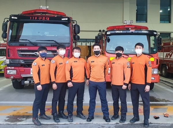 헬기 이송 감사편지의 주인공인 정읍소방서 구조대원들.