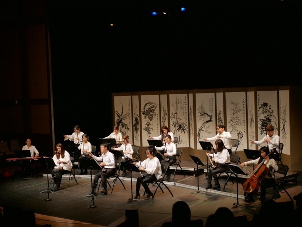 전주해금연주단 공연 모습.