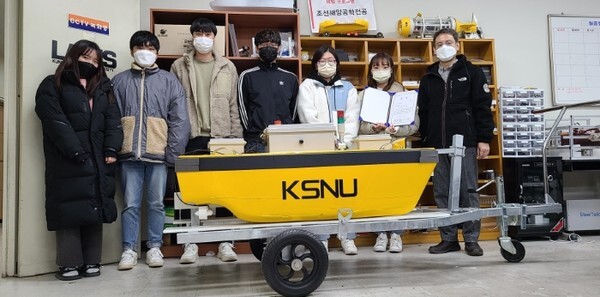 군산대학교 조선해양공학과 ‘LAMS(지도교수 노재규)’ 팀.