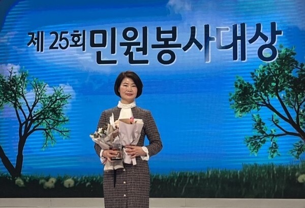 고창군 종합민원과 최선임 민원팀장이 ‘제25회 민원봉사대상’에서 본상을 수상했다.
