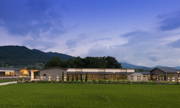 숙박동 '휴(休)'와 식당동 '락(樂)'의 모습.