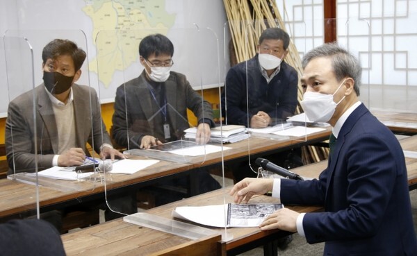25일 열린 ‘전주 종합경기장 정원의 숲 조성을 위한 설계용역 착수보고회’에 참여한 김승수 전주시장이 발언하고 있다.