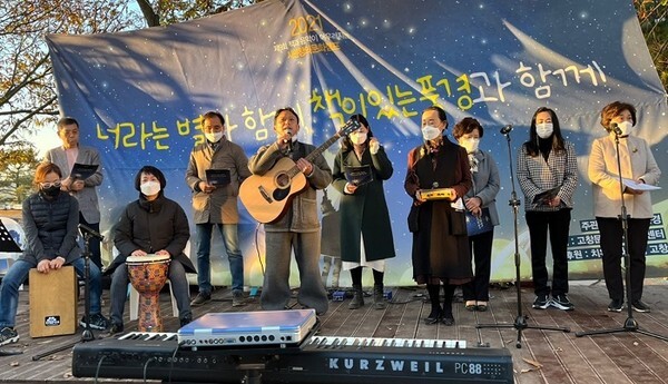 지난 27일 고창 신림면 입전마을에서 작은 도서관 '책이있는풍경'이 마련한 북 콘서트가 진행되고 있다. 올해로 9회째를 맞은 이날 북콘서트는 '너라는 별과 함께, 책이 있는 풍경과 함께'를 주제로 열렸다.