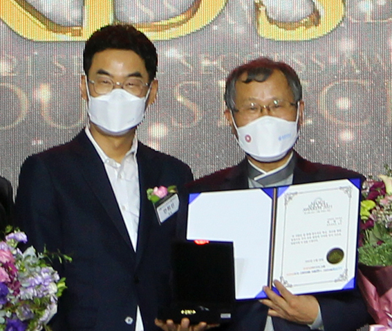 안희선 서울STV 대표, 박맹수 총장(왼쪽부터)