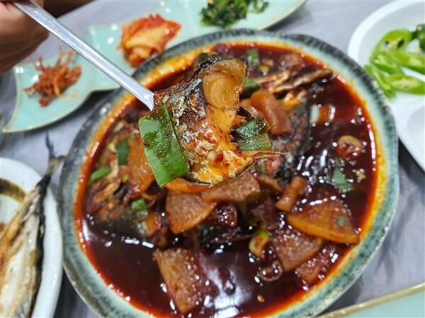 욕지도 활고등어로 요리한 고등어무조림/사진=김성호 기자