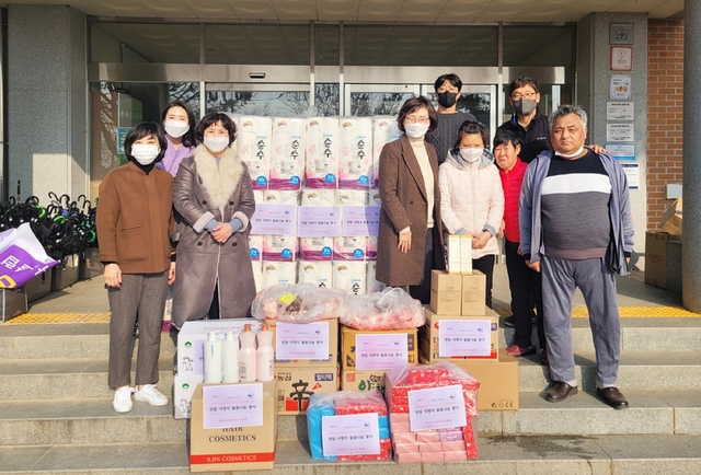 익산다애로타리클럽이 지역 내 장애인복지시설인 삼정원에 200만원 상당의 물품을 전달하며 나눔을 실천했다. /사진=익산다애로타리클럽 제공