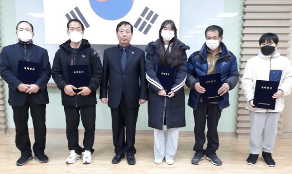 장수읍번영회 향토 장학금 전달 /사진=번영회 제공