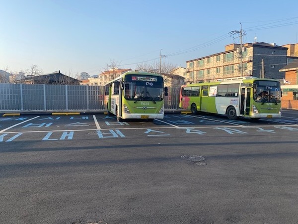 공간이 협소해 불편을 겪었던 전주시 중인동 시내버스 회차지가 확장 조성사업을 통해 개선됐다. 사진=전주시 제공