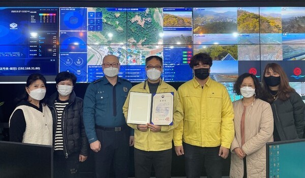    부안군 CCTV통합관제센터 서근원 팀장 행정안전부장관상 수상  /사진제공=부안군