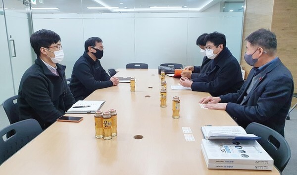 전주시와 대한전문건설협회 전북도회가 12일 유탑건설 본사를 방문했다. / 사진 = 전문건설협 전북도회 제공