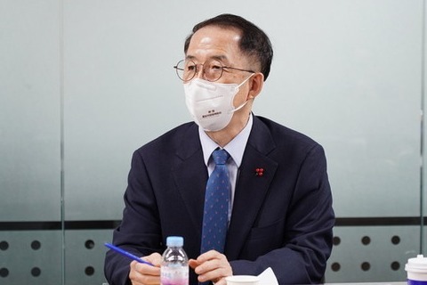 13일 서울 한국생산성본부에서 열린 ‘국가균형발전위원장 신년 기자간담회’에서 김사열 국가균형발전위원장이 발언하고 있다.  사진=국가균형발전위원회 제공