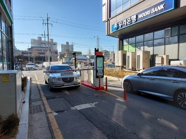 조촌동 롯데몰 인근 공영주차장이 이달부터 무료에서 유료화로 전환됐다.