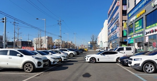 공영주차장 내 무료이용시간이 짧아 혜택을 전혀 받지 못하고 있다는 지적이 나오고 있다.