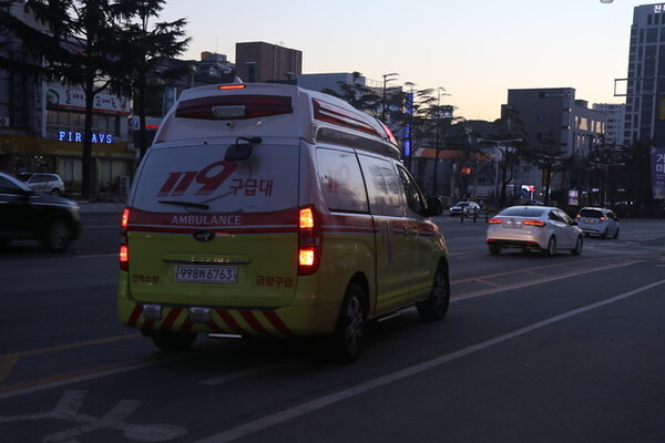 18일 전주덕진소방서에서 119구급차가 출동하고 있다. 사진=전주덕진소방서 제공