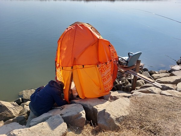 만경강에 설치된 불법 텐드 및 좌대