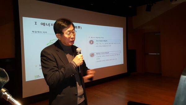 조환익 회장이 20일 열린 JB미래포럼 세미나에서 ‘기후 변화와 에너지’란 주제로 강연을 하고 있다.