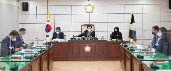 김제시의회거 ‘지방자치법’개정에 따라 기초의회 윤리특별위원회를 상설화하고 본격 가동에 들어갔다.