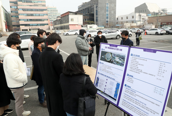 전주시는 26일 전주 독립영화의 집 건립부지에서 건축설계 공모에 대한 현장설명회를 개최했다. /사진제공=전주시