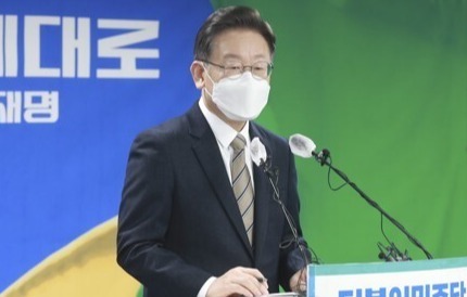 더불어민주당 이재명 대선 후보가 26일 오전 서울 여의도 당사에서 기자회견을 열고 정치혁신 구상을 발표하고 있다. 사진=연합뉴스