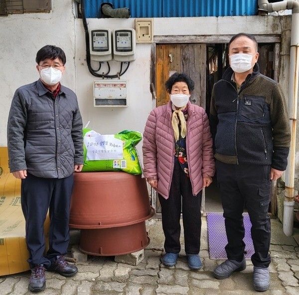 정읍시행정동우회 취약계층 백미 전달
