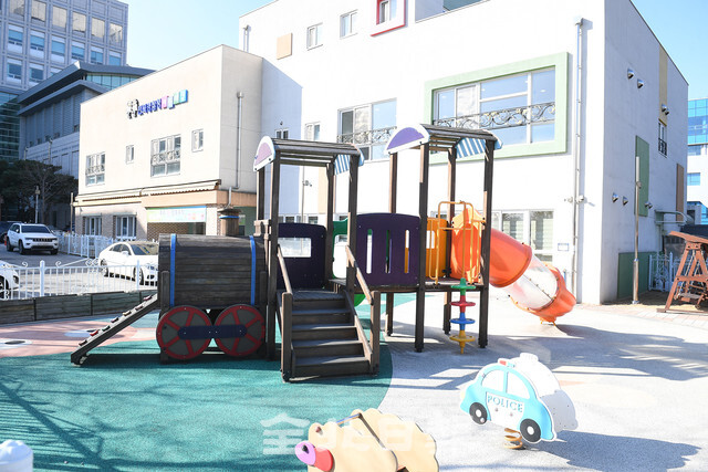 지난달 23일 확진자가 발생해 휴원에 들어간 전북경찰청 직장 어린이집. 오세림 기자