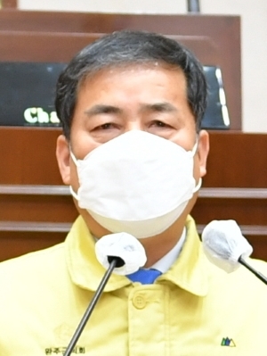 서남용 의원이 5분 발언을 하고 있다.