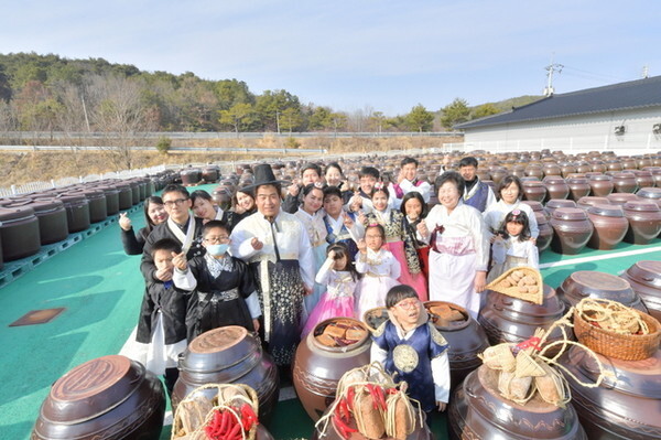 순창 고추장 민속마을 장담그기 행사/ 사진=순창군 제공