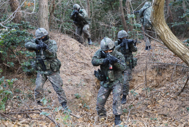 혹한기 훈련을 하고 있는 육군
