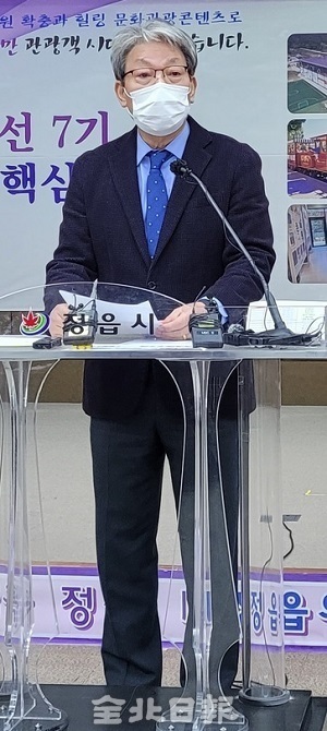 유진섭 정읍시장이 지난달 27일 기자회견을 열고 검찰 수사에 대한 억울함을 토로했다.