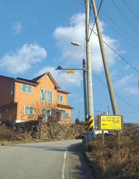 남원경찰서가 남원시와 협업을 통해 지리산둘레길 3코스 구간에 방범용 CCTV를 설치했다