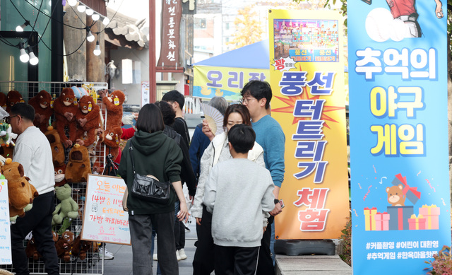 [전북 이슈+] [현장] 여기 한옥마을 맞아?⋯관광객들 먹자판·상업주의에 ‘실망’