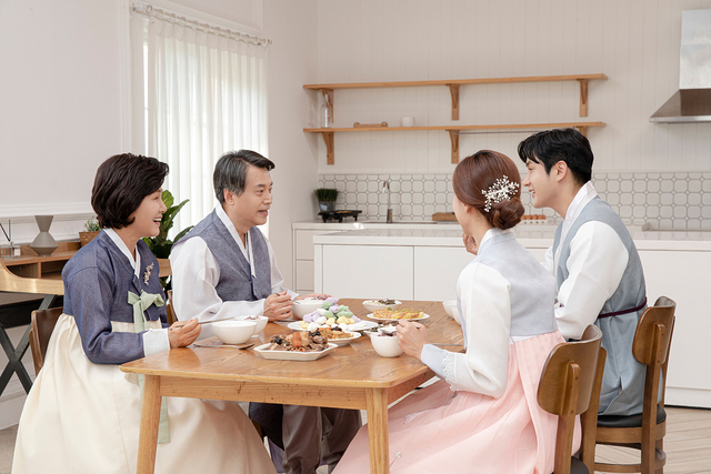 [설 명절 차례상 화두] '난데 없는 계엄 폭탄' 반찬 삼아 열띤 토장으로