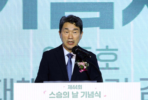 이주호 대행, 스승의날 "선생님이 교육혁신 주인공 되도록 지원"