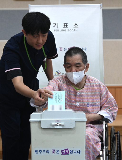 요양시설 계속 늘어나는데…"거소 투표 제도, 사회적 논의 필요"