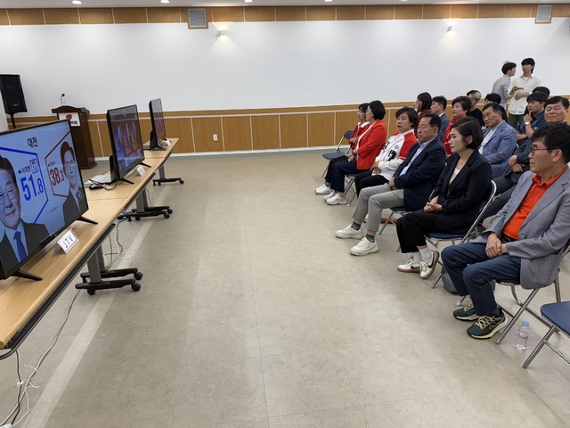 국민의힘, 아쉬운 출구조사 결과에 충격적인 반응