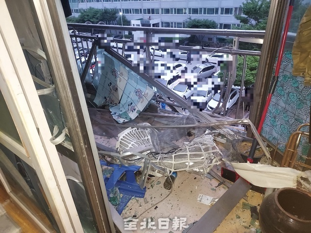 아파트서 에어컨 실외기 폭발…사라진 거주자 7명 파악 중