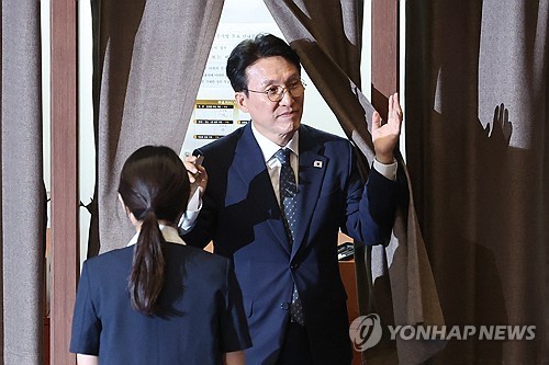 김민석 총리후보 인준안 국회 통과…李대통령 지명 29일만