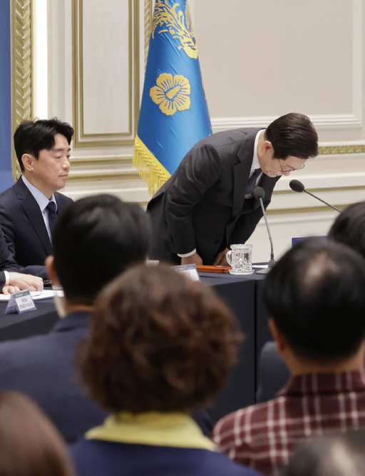 이 대통령 "책임 못다한 정부, 사죄"…사회적 참사 유가족 초청