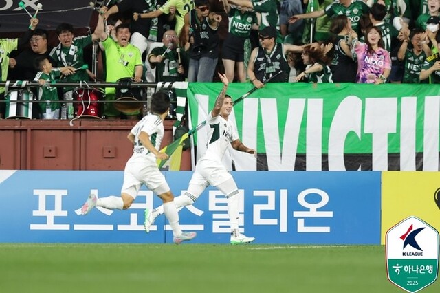 0:2→3:2⋯<b>전북</b>현대, 드라마틱한 <b>대역전승</b> '18경기 무패'