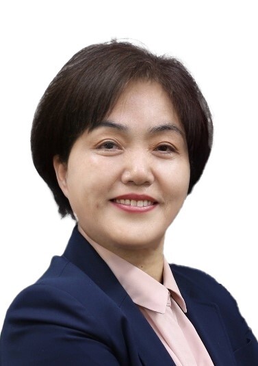 [타향에서] 부서진 사람들을 다시 세우는 일
