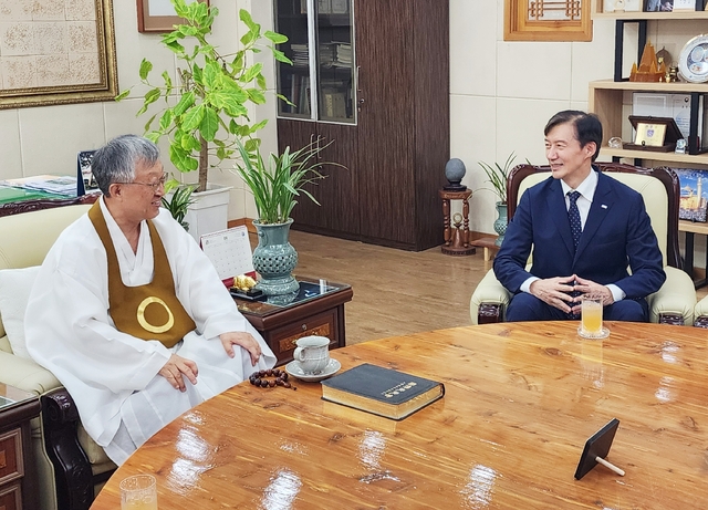 전북 찾은 조국 “덕분에 자유 되찾았다”