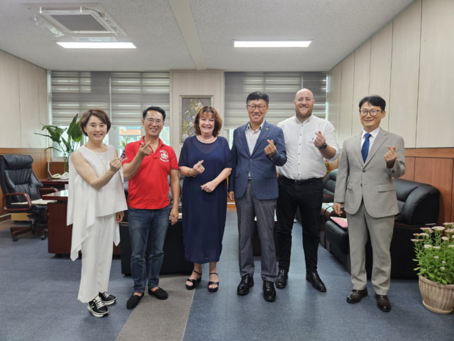 글로벌 해외 영어체험 마친 무주 학생들 성과발표회