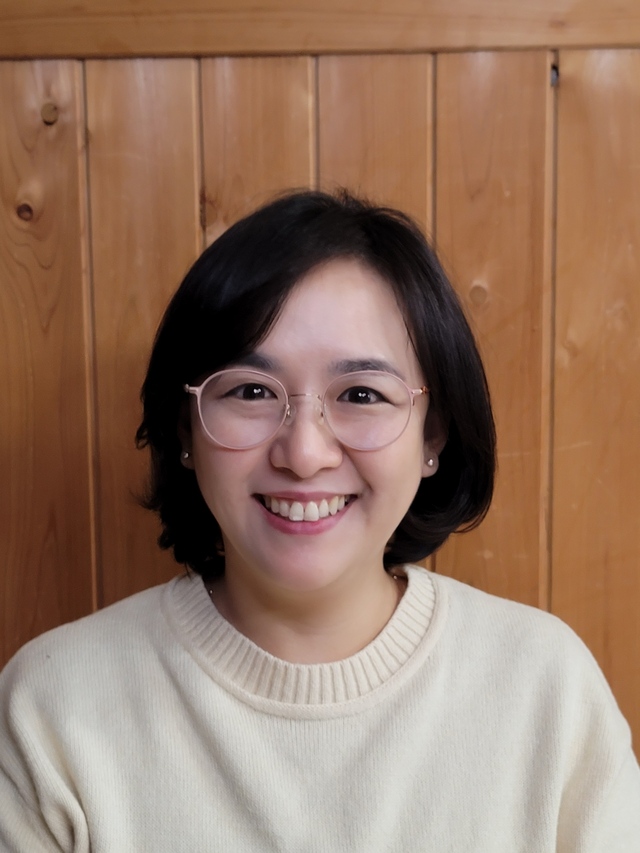 [금요수필] 바람 앞의 꽃잎처럼