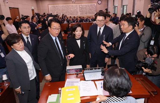 국감 첫날, 여야 사생결단 신경전…권력싸움에 가려진 지역민생